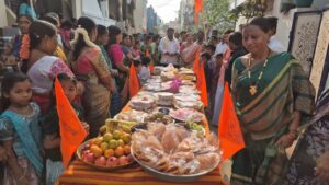 శ్రీరామనవమి సందర్భంగా సీతమ్మవారికి పుట్టింటి సారే సమర్పించిన పాత కుమ్మరి వీధి వాసులు