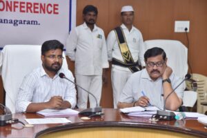 మ్యుటేషన్స్ త్వరగా పూర్తిచేయాలి-జాయింట్ కలెక్టర్ సేధు మాధవన్