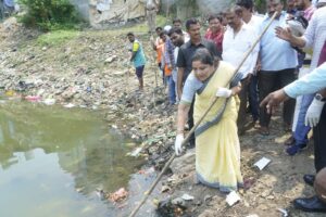 స్వర్ణ ఆంధ్ర – స్వచ్ఛ ఆంధ్ర కార్యక్రమం లో పాల్గొన్న మంత్రి సంధ్యారాణి