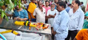 మార్కెట్ కమిటీ మాజీ డైరెక్టర్‌,వైసీపీ అభిమాని కర్రి.పోలారావు మృతి