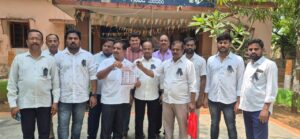 నల్ల బ్యాడ్జీలతో కెమిస్టుల నిరసన ప్రదర్శన
