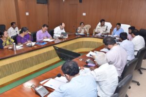 అర్జీల పరిష్కారంలో జిల్లా అధికారులు భాద్యత వహించాలి