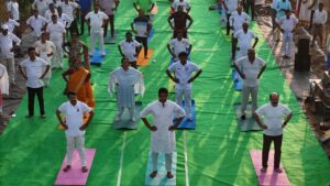 యోగాతో  ఆరోగ్యం, ఐశ్వర్యం