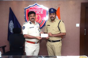 కానిస్టేబుల్ కుమారుడి అత్యవసర చికిత్సకు గంటలో రూ.5 లక్షల రుణం మంజూరు  *విజయనగరం జిల్లా ఎస్పీ ఎ.ఆర్.దామోదర్,ఐపీఎస్