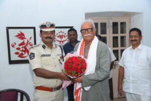 గోవా గవర్నర్ శ్రీ అశోక్ గజపతిరాజు గారిని మర్యాద పూర్వకంగా కలిసిన జిల్లా ఎస్పీ ఎ.ఆర్.దామోదర్,ఐపీఎస్