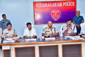 అధికారుల సమన్వయంతోనే జిల్లా అభివృద్ధి, శాంతిభద్రతల పరిరక్షణ సాధ్యం-జిల్లా కలెక్టర్ ఎస్.రామసుందర రెడ్డి