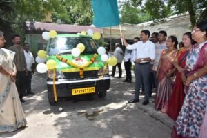 11 నూతన తల్లి–బిడ్డ ఎక్స్‌ప్రెస్ (102) వాహనాలను జెండా ఊపి ప్రారంభించిన జిల్లా కలెక్టర్ ఎస్. రాం సుందర్ రెడ్డి