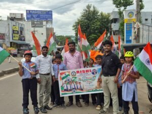 100 అడుగుల జాతీయ జెండాతో రిషి పబ్లిక్ స్కూల్ విద్యార్థుల ఘన స్వాతంత్ర్య ర్యాలీ  సాలూరు