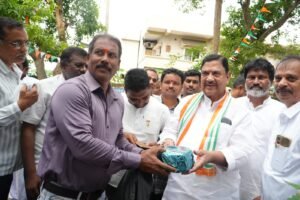 గరివిడి ఎమ్మార్వో కార్యాలయంలో ఘనంగా స్వాతంత్ర్య దినోత్సవ వేడుకలు