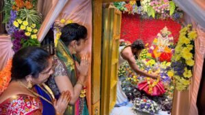 భీమిలి శ్రీ వాసవి కన్యకా పరమేశ్వరి దేవస్థానంలో వైభవంగా శ్రావణ శుక్రవారం సంబరాలు లో పాల్గొన్న సిరి సహస్ర