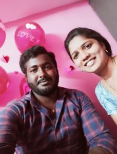 వేల్పూర్ గ్రామానికి చెందిన దొడ్డా సాయి, శిరీష తమ మూడేళ్ల బాలుడుని  వదిలీ గోదారిలో దూకిన దంపతులు.