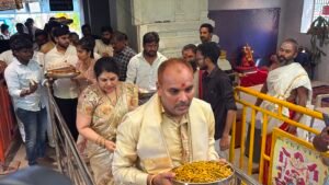 జన్మదినం సందర్భంగా పైడితల్లి అమ్మవారిని దర్శించుకున్న చిన్న శ్రీను