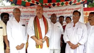 నిరాహార దీక్ష శిబిరాన్ని సందర్శించిన ఎమ్మెల్యే బేబీ నాయన