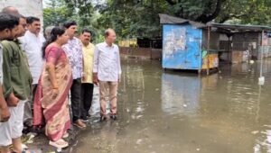 తుఫాను దెబ్బకు సాలూరు విలవిల.. నష్టాలపై మంత్రి సంధ్యారాణి క్షేత్ర పరిశీలన