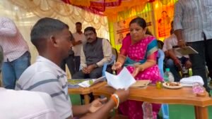 సాలూరు మున్సిపల్ కార్యాలయంలో నిర్వహించిన ప్రజా గ్రీవెన్స్ కార్యక్రమం (PGRS)లో పాల్గొన్న మంత్రి గుమ్మిడి సంధ్యారాణి