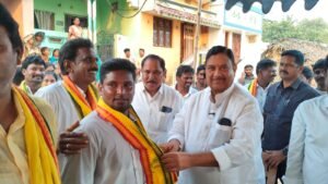 చీపురుపల్లి శాసన సభ్యులు గౌరవ శ్రీ కిమిడి కళావెంకట రావు గారి సమక్షంలో.. టీడీపీ లో చేరిన సుమారు 200 కుటుంబాలు.