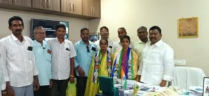 విద్యా సేవకు ప్రోత్సాహం.. జయతి ప్రతినిధులకు రాజన్నదొర ఆత్మీయ గౌరవం