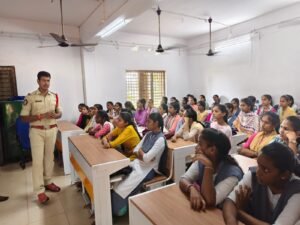 ర్యాగింగ్‌ చేస్తే కెరీర్‌కే ‘రెడ్‌ కార్డ్‌’.. సాలూరు టౌన్‌ పోలీసుల హెచ్చరిక!