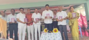 పుస్తక ఆవిష్కరణ కార్యక్రమంలో పాల్గొన్న మంత్రి కొండపల్లి శ్రీనివాస్.