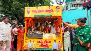 తోపుడు బండి ప్రారంభోత్సవంలో సిరమ్మ